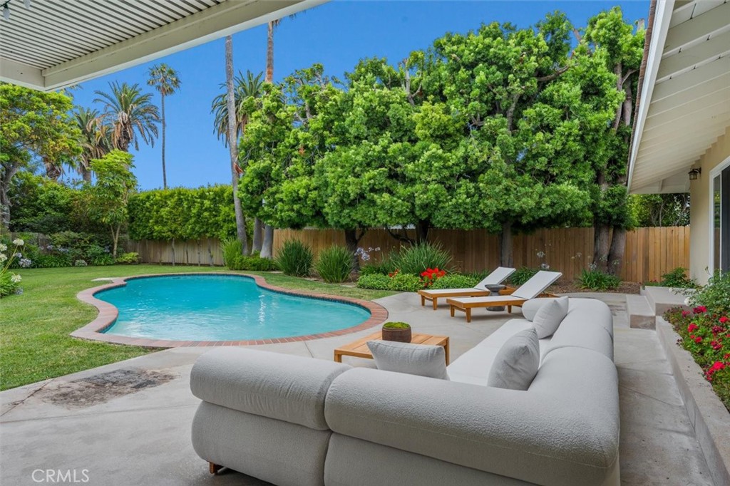 2205 Rocky Point