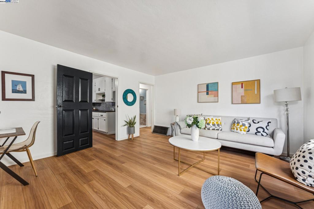 CENTRAL ALAMEDA - Residential Income