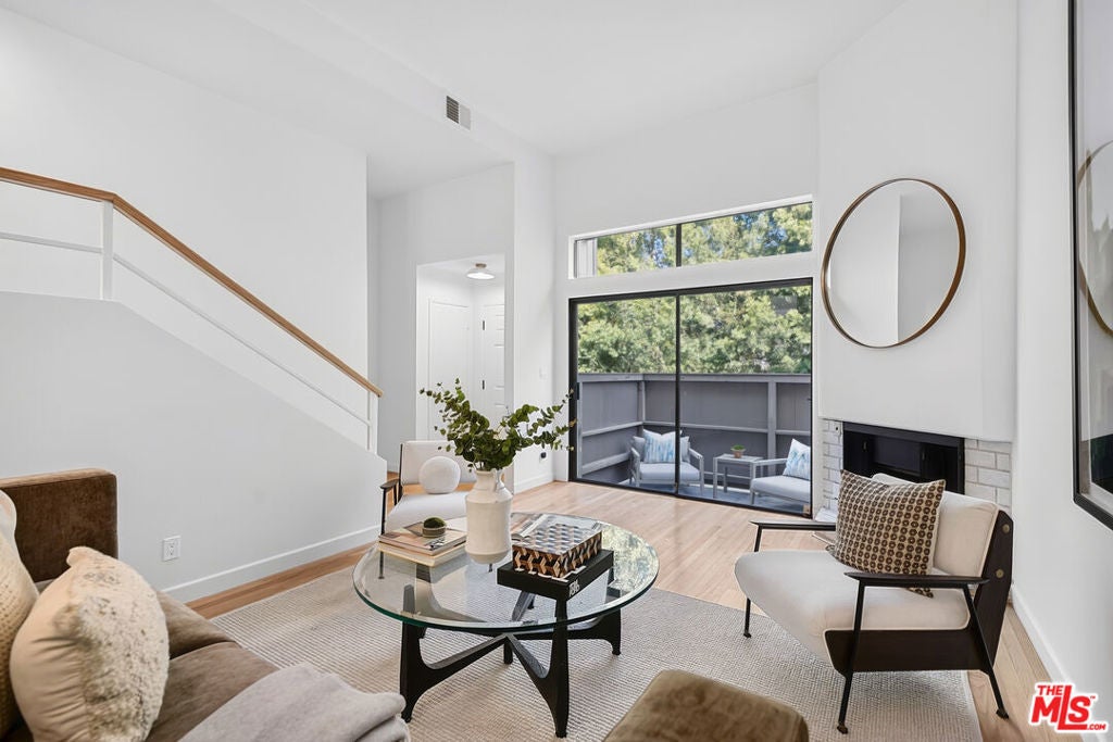 15167 Magnolia Boulevard E