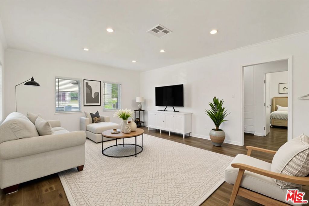 6613 San Miguel Street