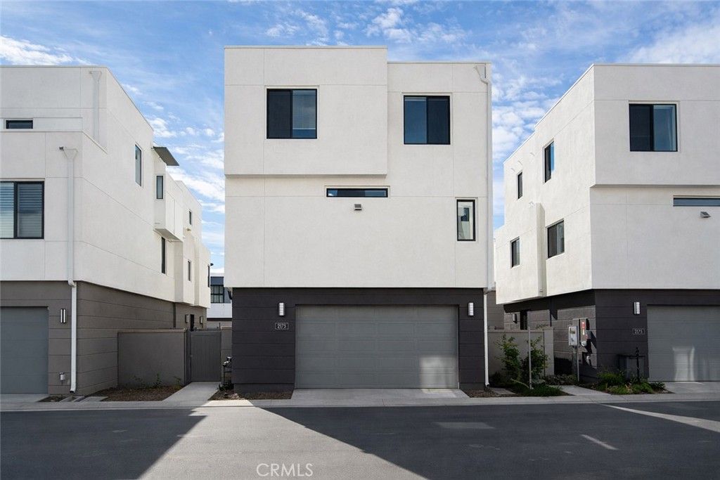 Photo of 2173 Swaim Way, Tustin, CA 92782 (MLS # OC26022058)