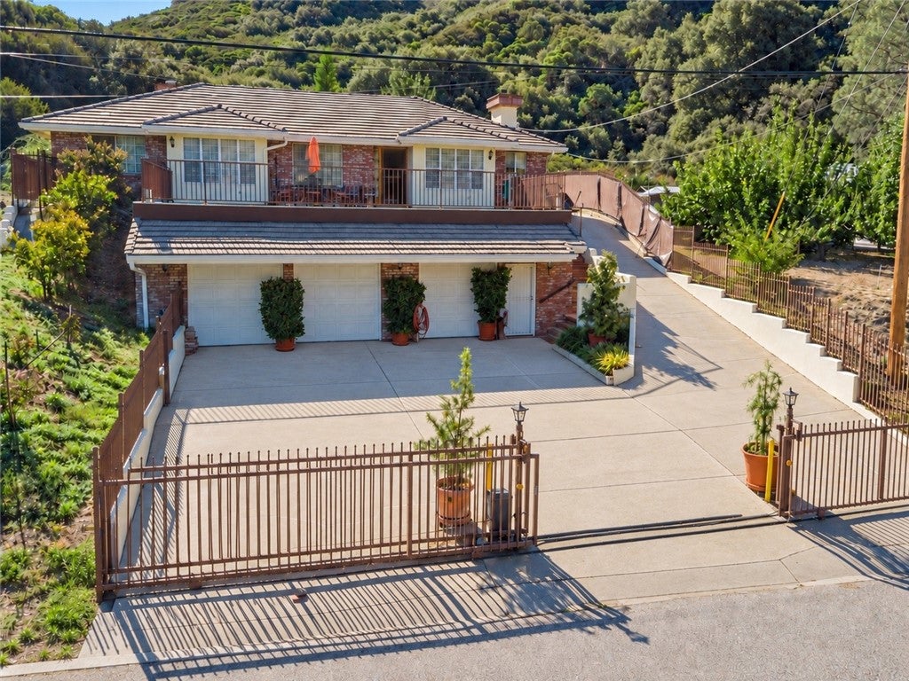 14285 Club View Drive