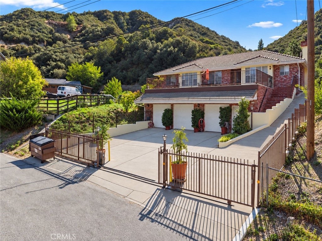 14285 Club View Drive