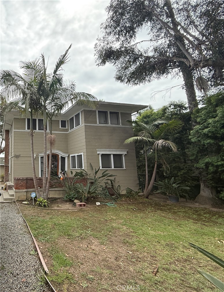 2730 E Mariquita