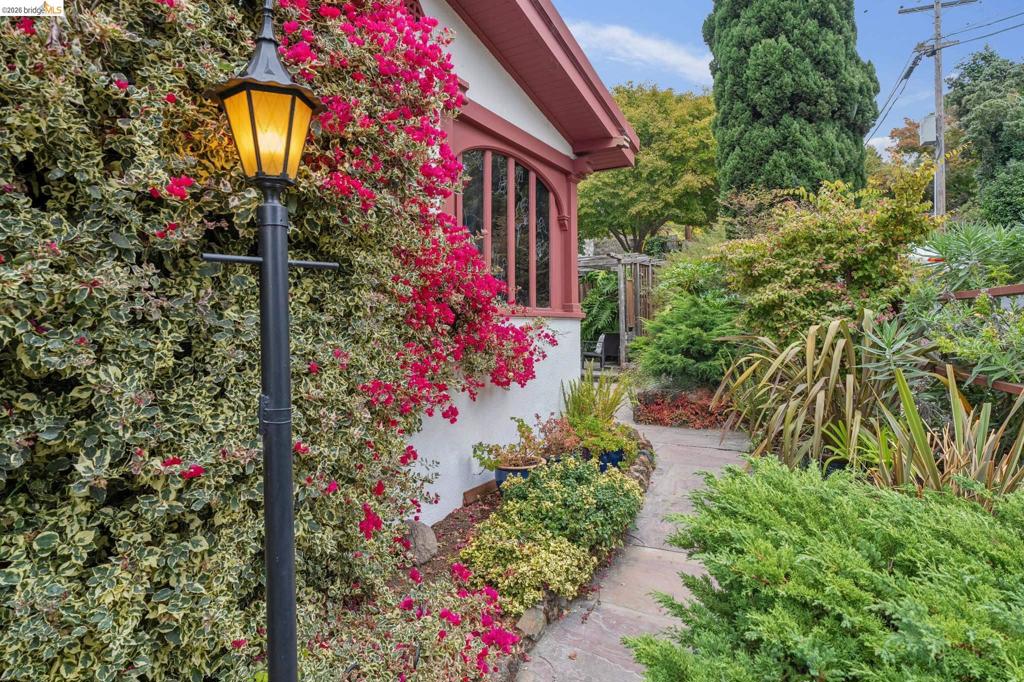 19 Sunset Dr DR, Kensington CA 94707