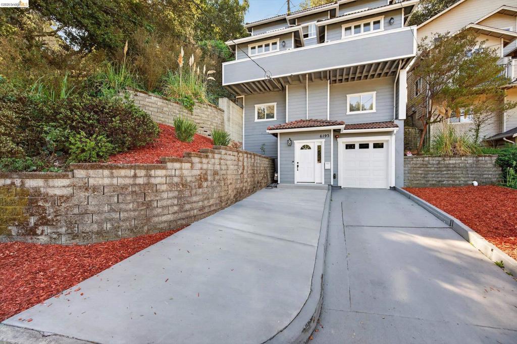 6193 Oakdale Ave