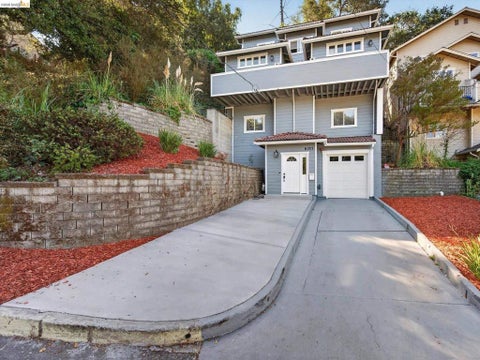 Photo of 6193 Oakdale Ave AVE, Oakland, CA 94605 (MLS # 41150822)