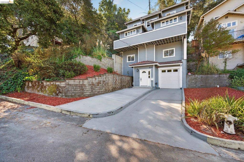 6193 Oakdale Ave