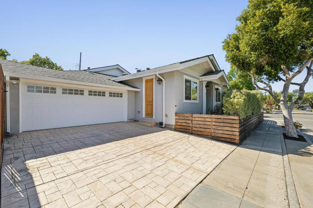 821 Mulberry Lane