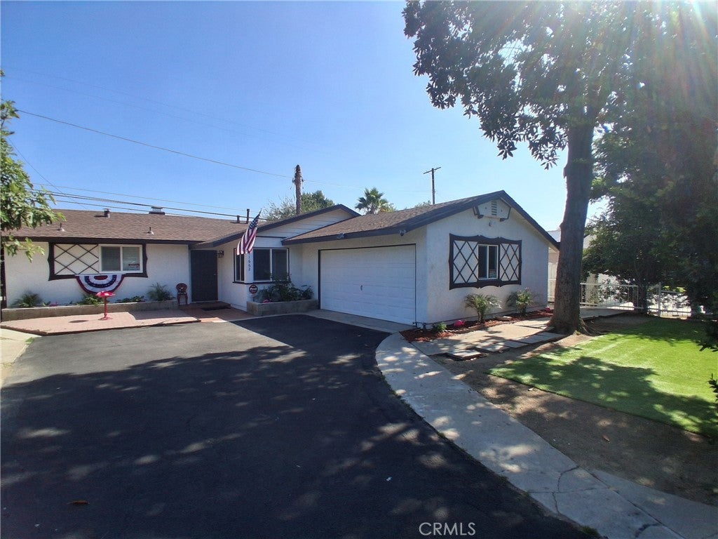 11662 Glamis Street