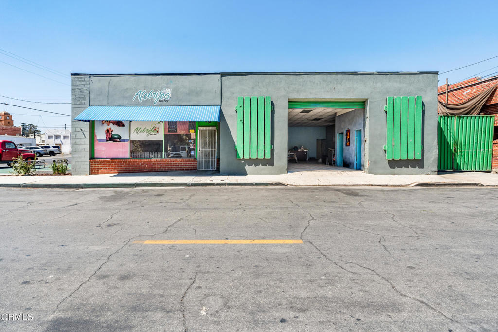 933 Yale Street