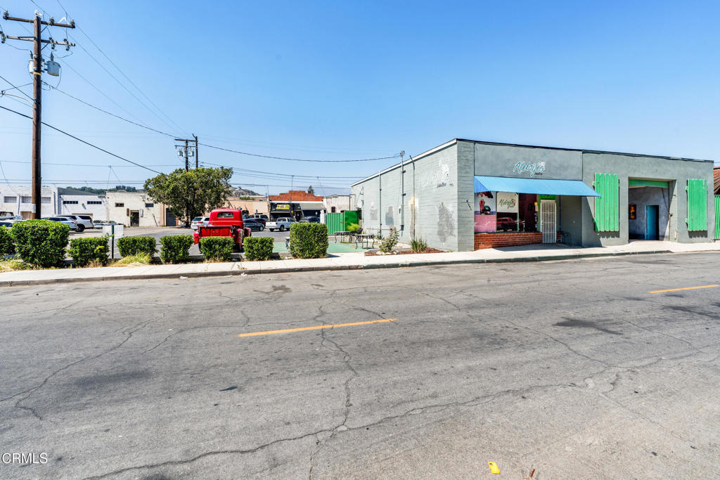 933 Yale Street