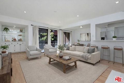 Photo of 4425 Whitsett Avenue #218, Studio City, CA 91604 (MLS # 26659537)