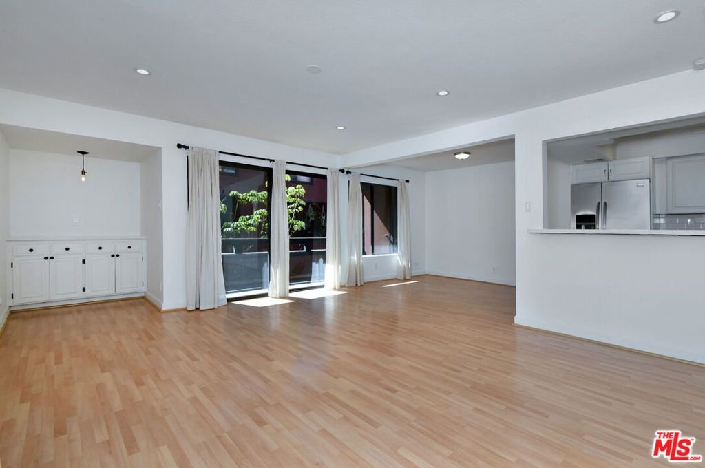 Photo of 4425 Whitsett Avenue #218, Studio City, CA 91604 (MLS # 26659537)