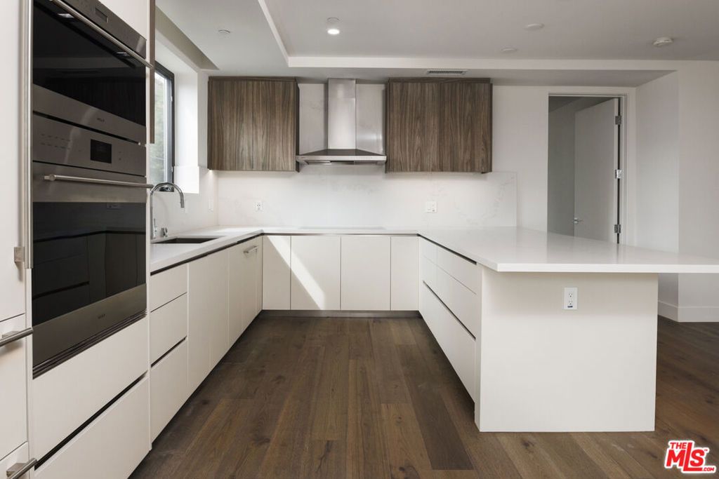 Photo of 411 S Hamel Road #308, Los Angeles, CA 90048 (MLS # 25536431)