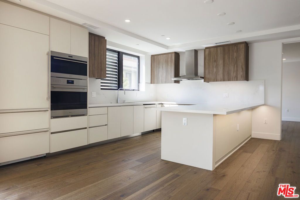 Photo of 411 S Hamel Road #308, Los Angeles, CA 90048 (MLS # 25536431)