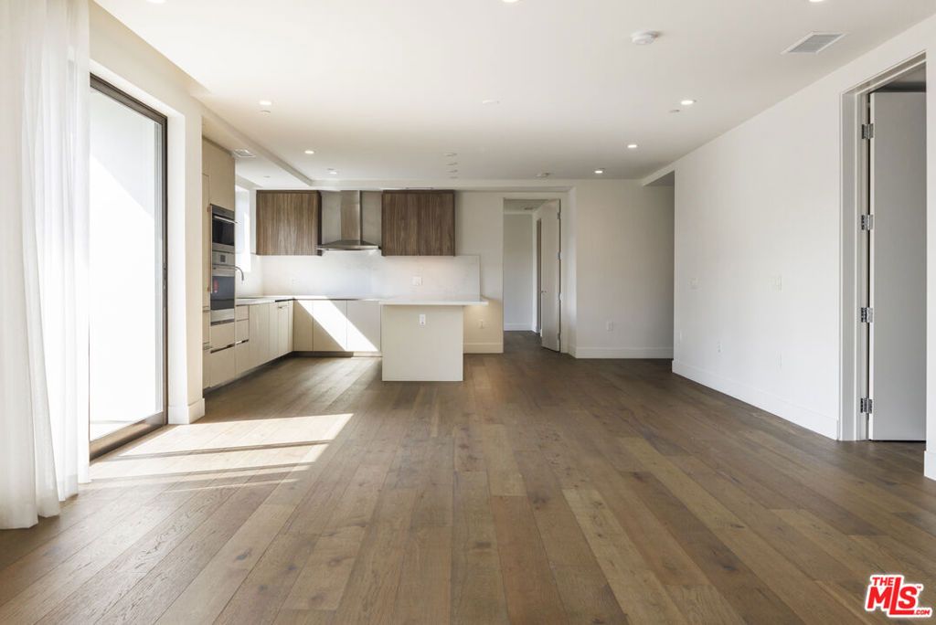 Photo of 411 S Hamel Road #308, Los Angeles, CA 90048 (MLS # 25536431)