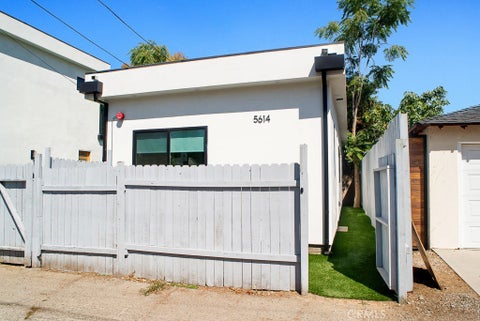 Photo of 5614 Buffalo Ave, Valley Glen, CA 91401 (MLS # SR26209394)