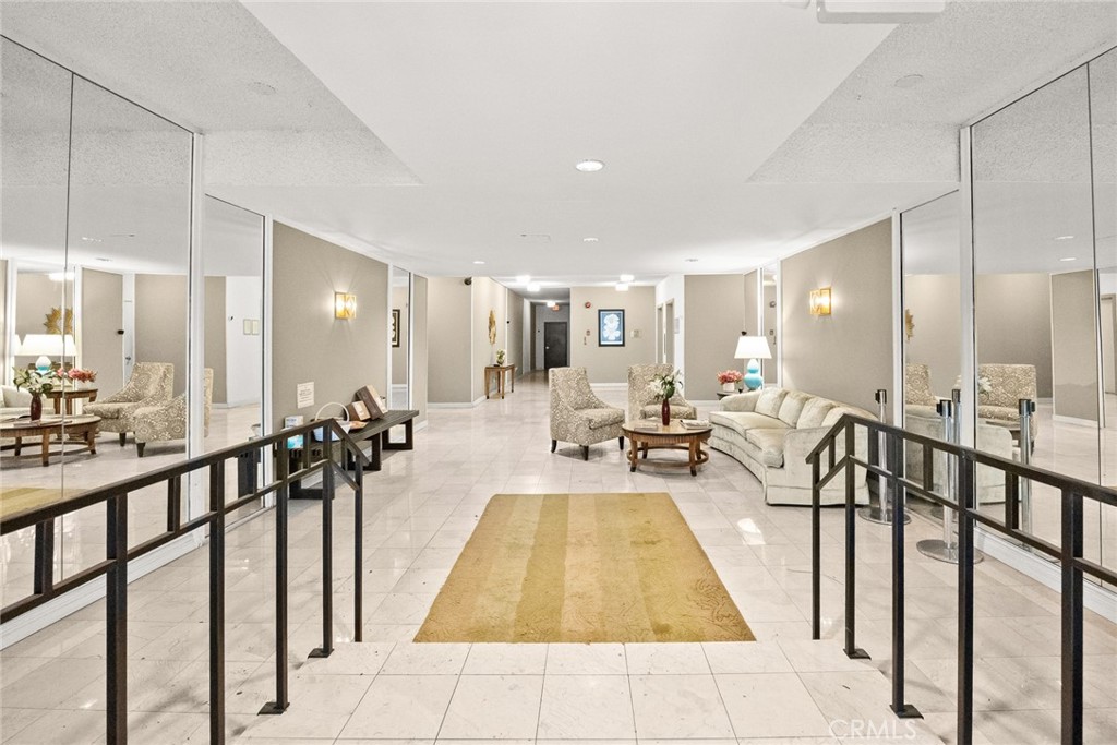 400 S La Fayette Park 213