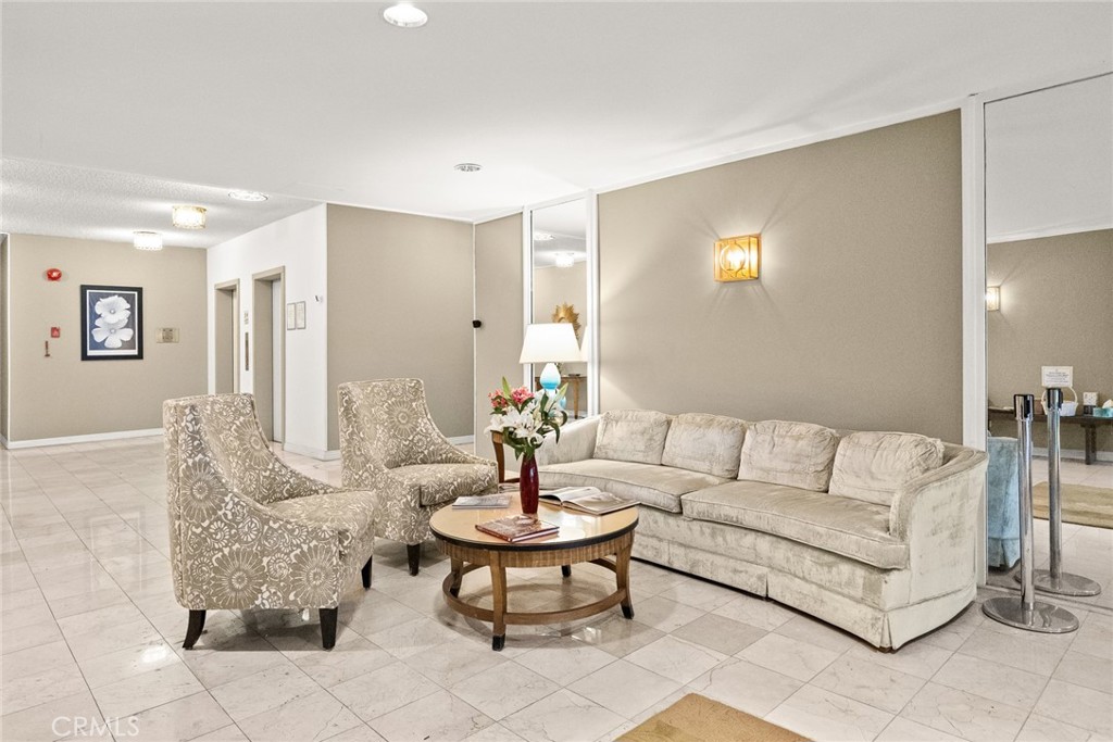 400 S La Fayette Park 213