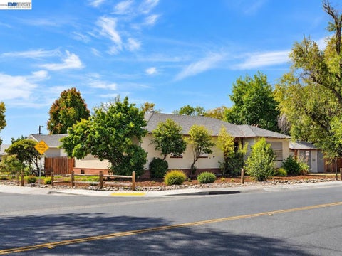 Photo of 2305 Tennessee St St, Vallejo, CA 94591 (MLS # 41149532)