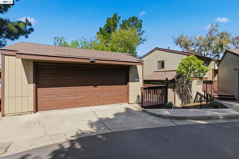 Photo of 23004 Avis Ln Ln, Hayward, CA 94541 (MLS # 41131100)