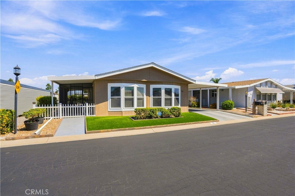 1250 N Kirby 99