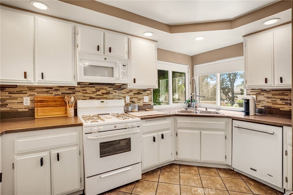 2708 S Montego
