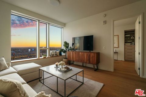 Photo of 889 Francisco Street #1801, Los Angeles, CA 90017 (MLS # 26846019)