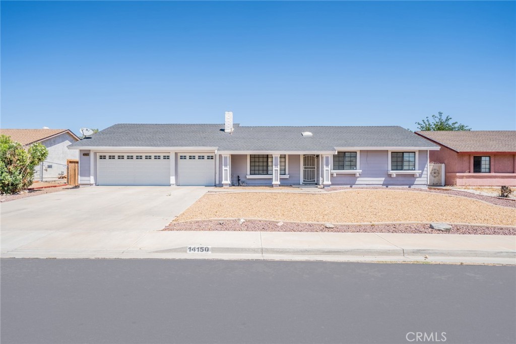 Welcome to Victorville!! This 1,113 sqft home offers 3 bed, 2 bath, a 3 car garage and a very large backyard. Close to all grocery stores, schools, park and shopping center. Recently replaced AC unit, and repaired heater, this house is ready to move in. Don't miss this opportunity.