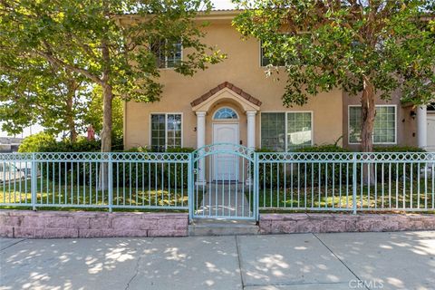 Photo of 9360 Sunland Park Drive #3, Sun Valley, CA 91352 (MLS # BB25166476) Photo of 9360 Sunland Park Drive #3, Sun Valley, CA 91352 (MLS # BB25166476)