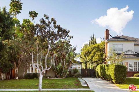 Photo of 243 S Formosa Avenue, Los Angeles, CA 90036 (MLS # 26633673)
