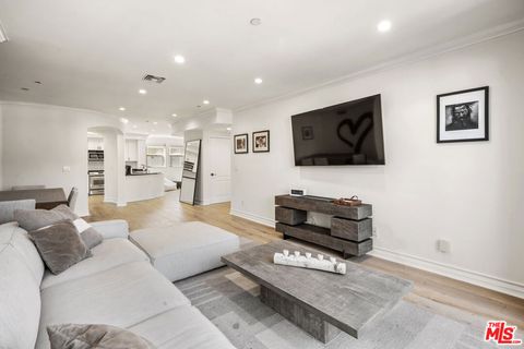 Photo of 122 N Clark Drive #405, West Hollywood, CA 90048 (MLS # 25626901)