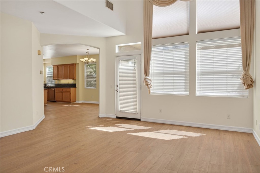 1050 Avenida Classica