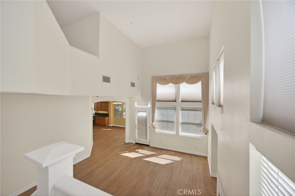 1050 Avenida Classica