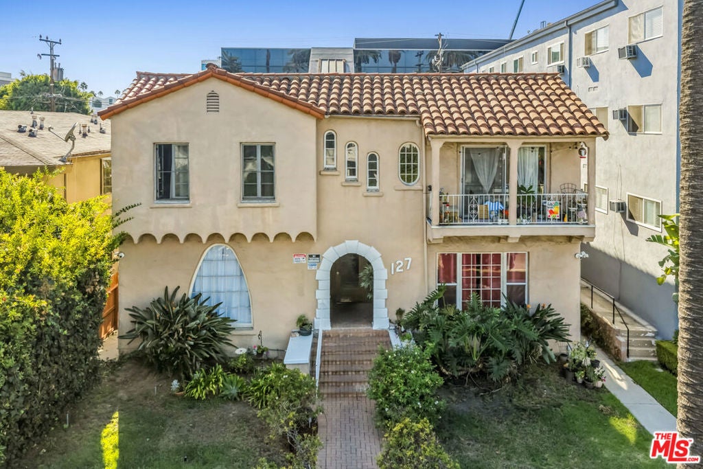 Photo of 127 N Hamilton Drive, Beverly Hills, CA 90211 (MLS # 26997205)
