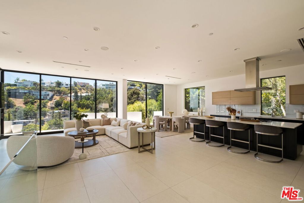 1516 Forest Knoll Drive