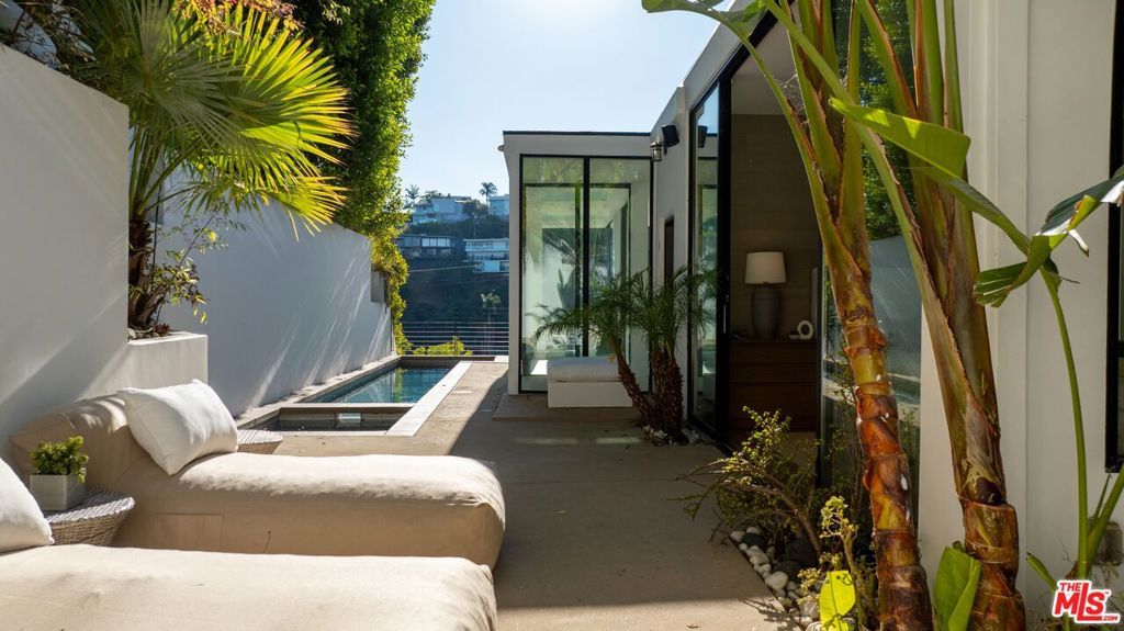 Photo of 1516 Forest Knoll Drive, West Hollywood, CA 90069 (MLS # 25569809)