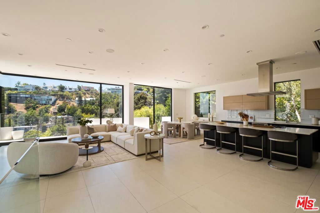 1516 Forest Knoll Drive
