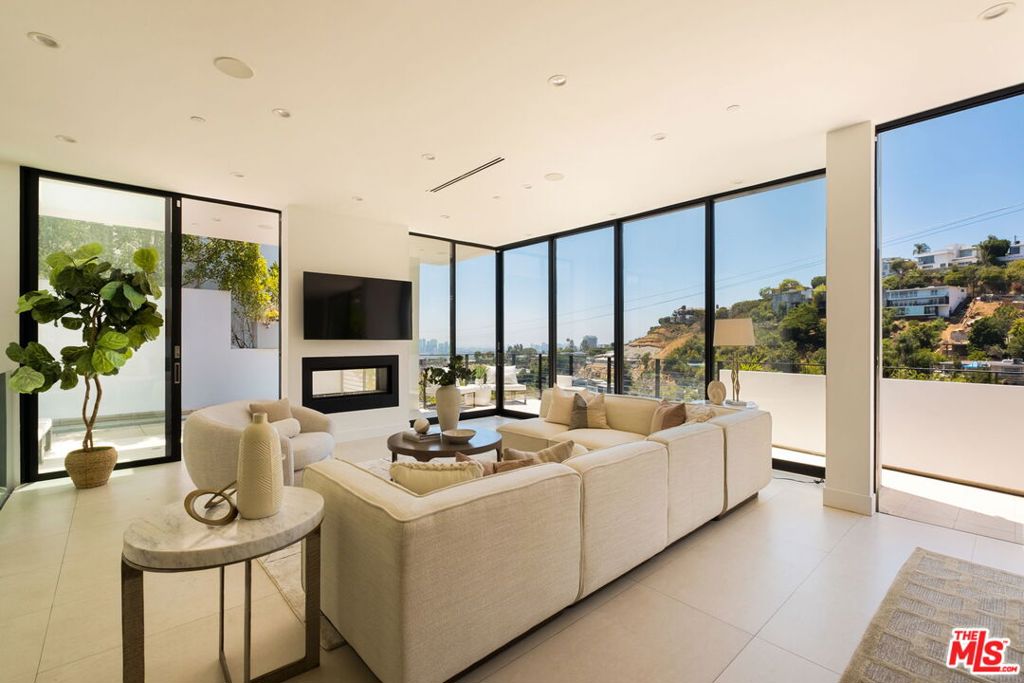 1516 Forest Knoll Drive