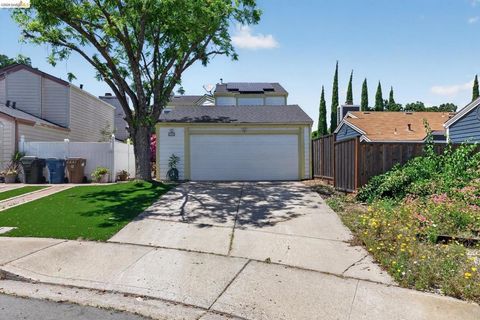 Photo of 3320 Streamwood Ct, Antioch, CA 94531 (MLS # 41134776)