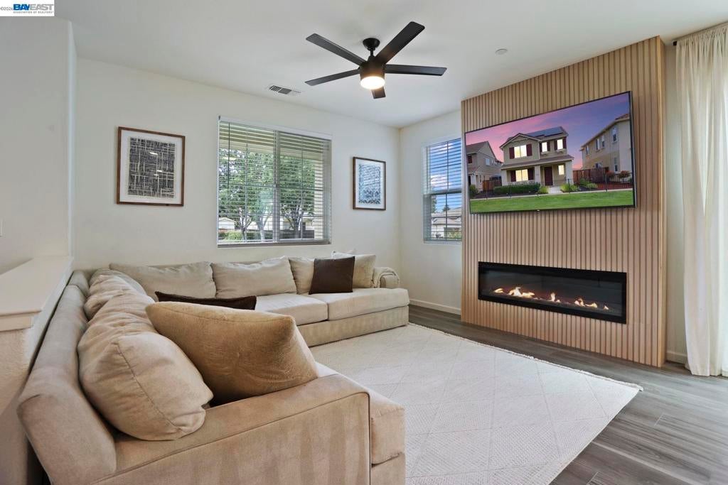 4323 Lennox Ln
