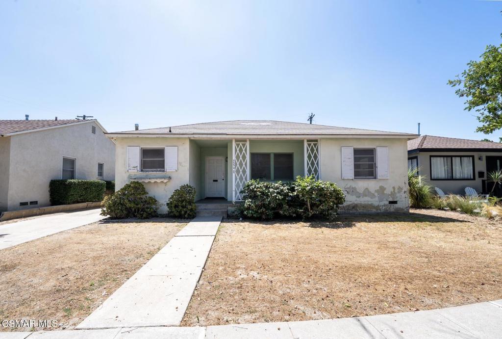 Welcome home to this diamond in the rough with an amazing location! Property features 3 spacious bedrooms and 1 bathroom with 1214 sqft. Warm original hardwood floors throughout. This home is ready for the next owner to make it their own. The backyard is huge with plenty of room for an ADU.