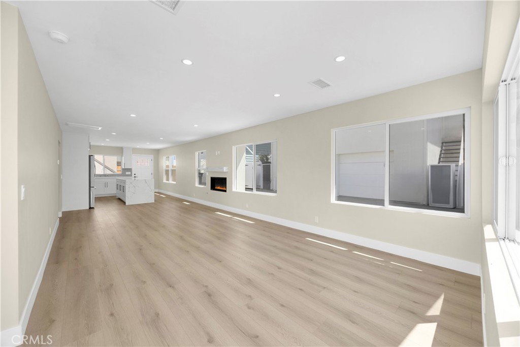 806 W Balboa