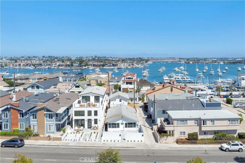 806 W Balboa