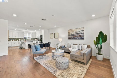 Photo of 29468 Urbia Way WAY, Hayward, CA 94544 (MLS # 41151964)