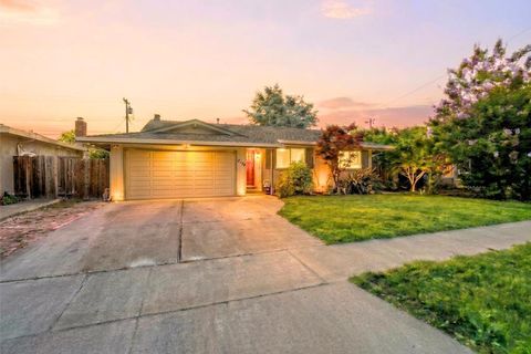 Photo of 5737 Indian Avenue, San Jose, CA 95123 (MLS # ML82051890)