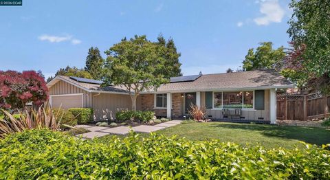 Photo of 946 Cheyenne Drive Dr, Walnut Creek, CA 94598 (MLS # 41130570)