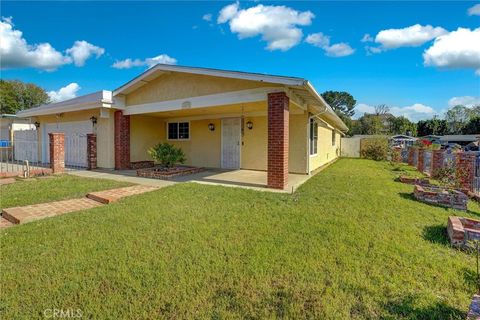 Photo of 10532 Eton, Chatsworth, CA 91311 (MLS # SR25279063)