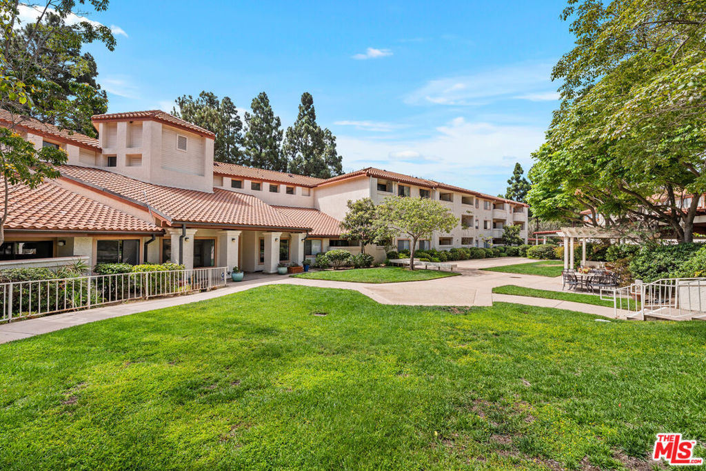 501 Palisades Drive 207